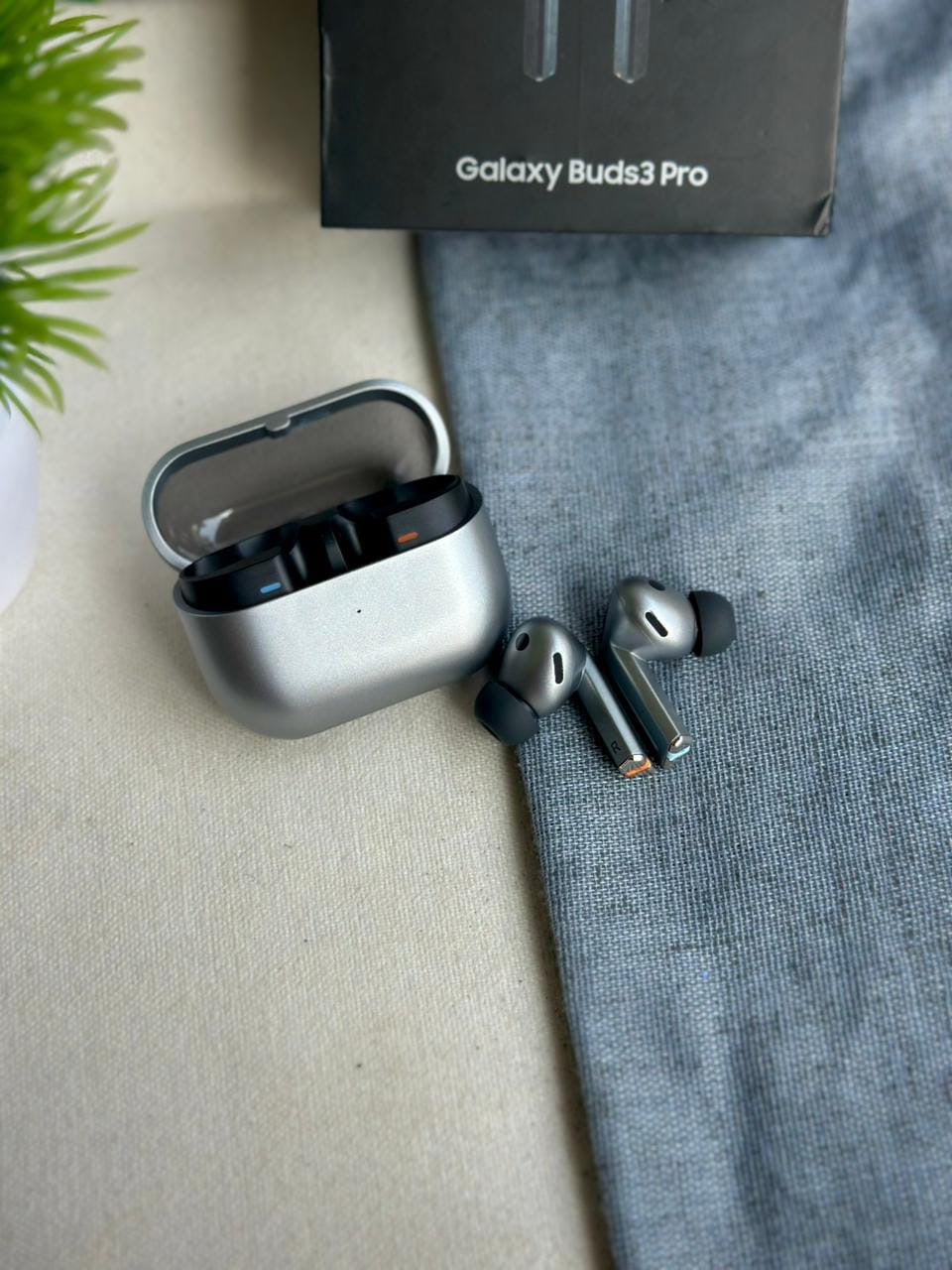 Samsung Galaxy Buds3 Pro – Premium Wireless Sound (Silver)