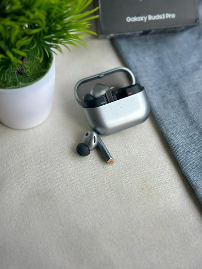 Samsung Galaxy Buds3 Pro – Premium Wireless Sound (Silver)
